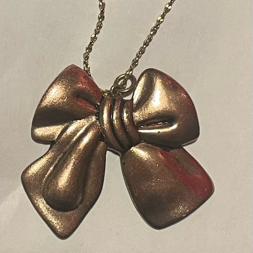 Gold Bow Betsey Johnson Necklace 💖 - Picture 4 of 4